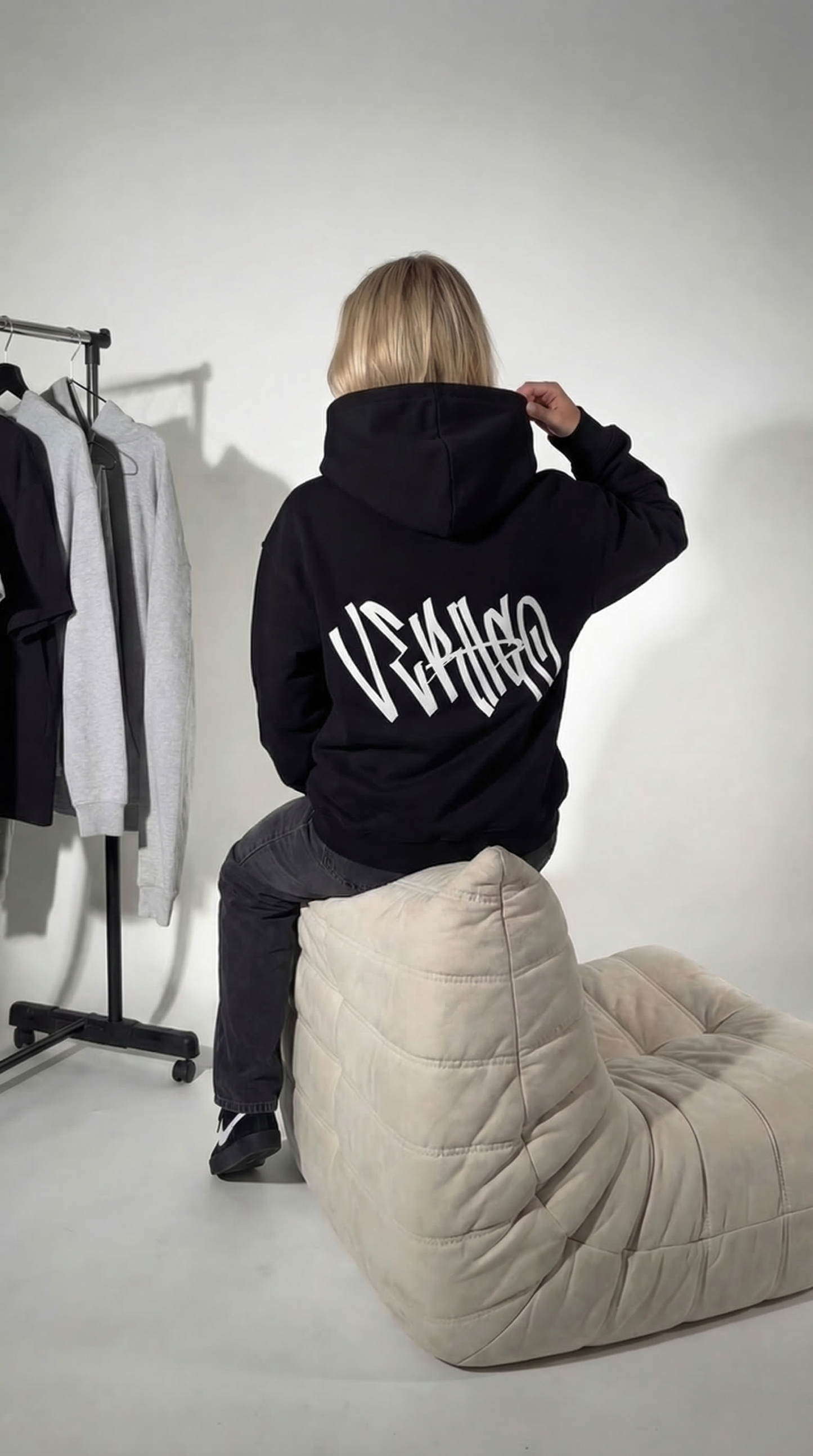 SIGNATURE HOODIE